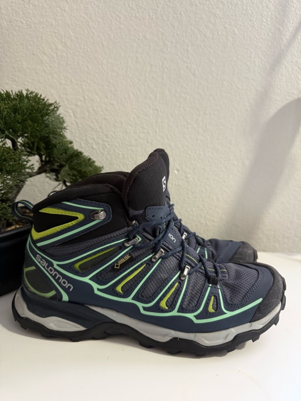 Salomon X ultra 2 women size 7.5 Navy and Lime Green Women's Trail Running Shoe